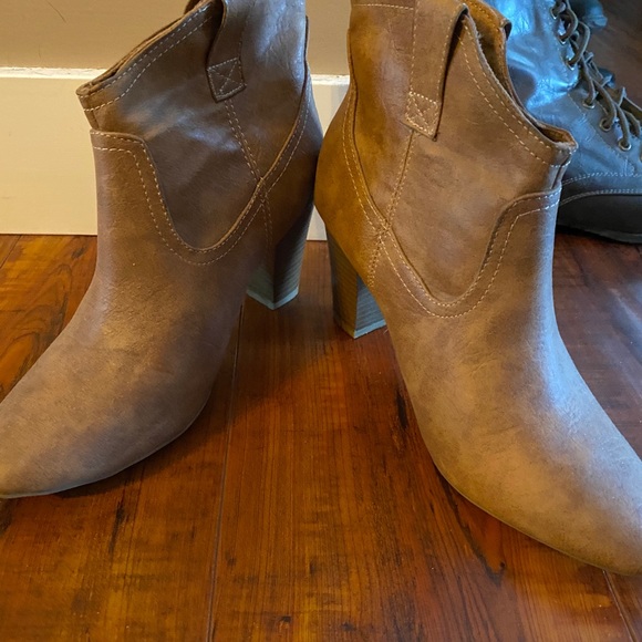 Brown boots - Picture 1 of 1